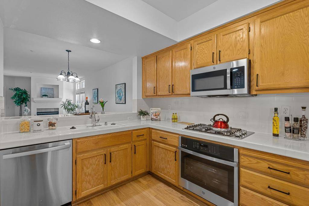 Brisbane, CA 94005,321 Callippe CT