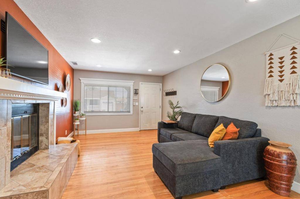 Hayward, CA 94544,26337 Regal AVE