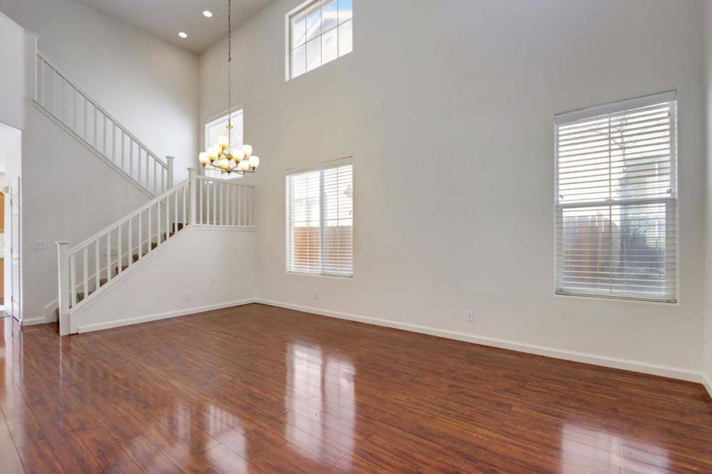 Gilroy, CA 95020,8911 Del Rio CIR