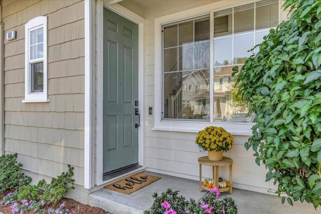 East Palo Alto, CA 94303,908 Oakes ST