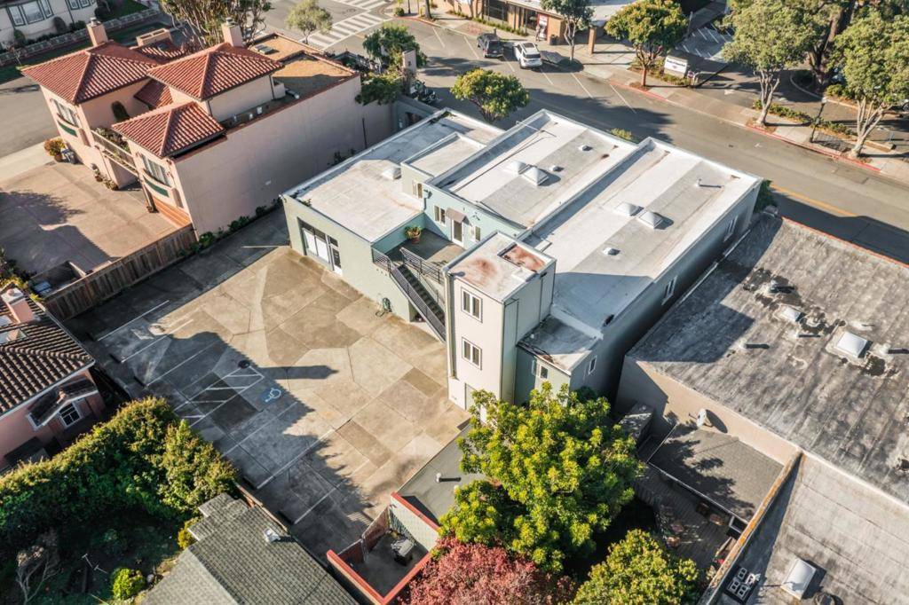 Half Moon Bay, CA 94019,637 Main ST