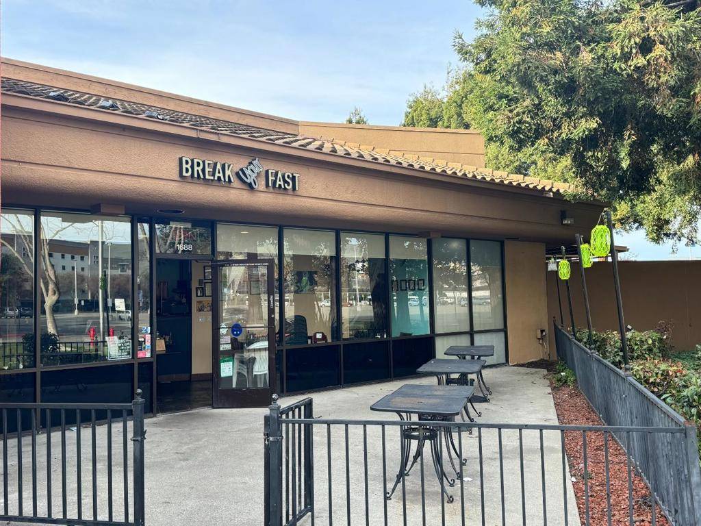 Union City, CA 94587,1688 1688 Decoto RD