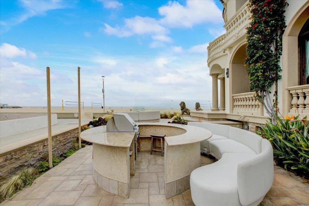 Hermosa Beach, CA 90254,100 The Strand