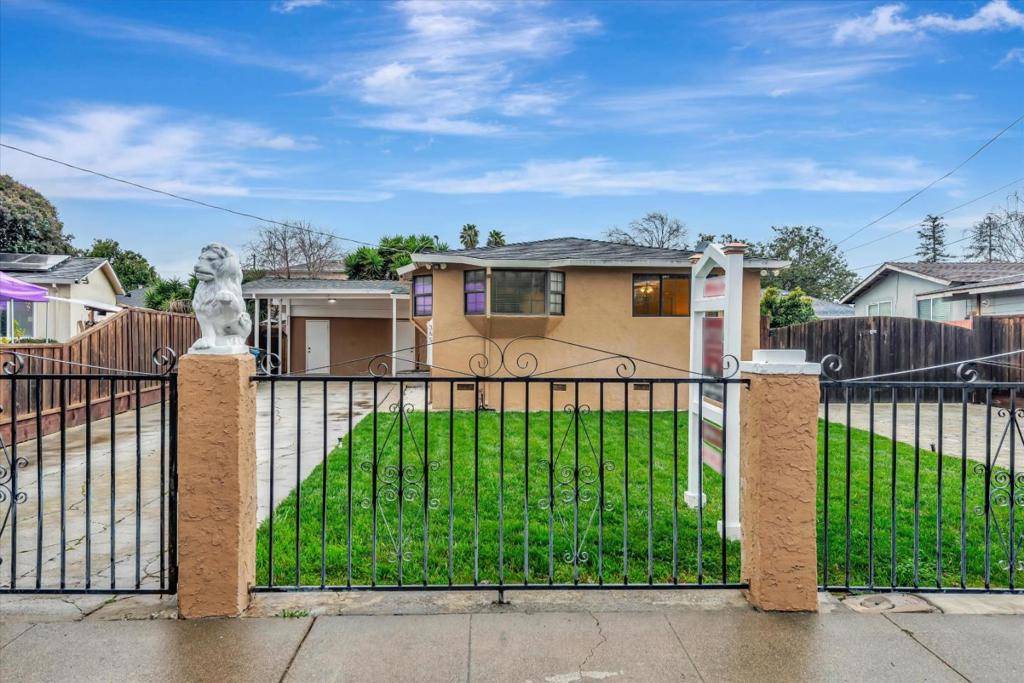 East Palo Alto, CA 94303,365 Larkspur DR