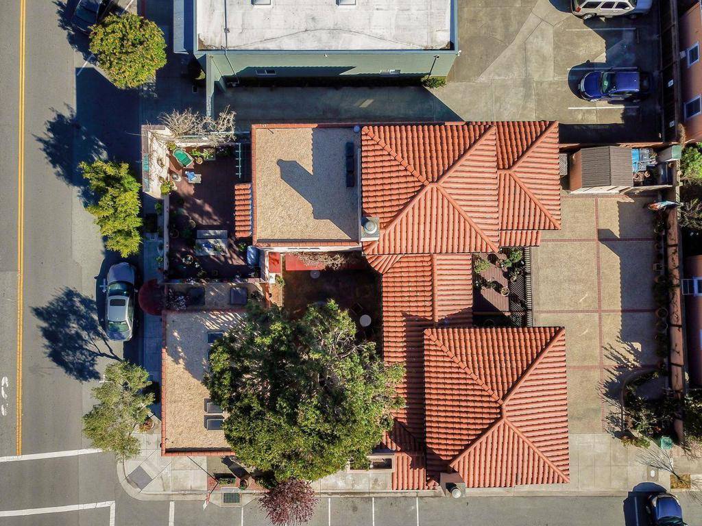 Half Moon Bay, CA 94019,643 Main ST