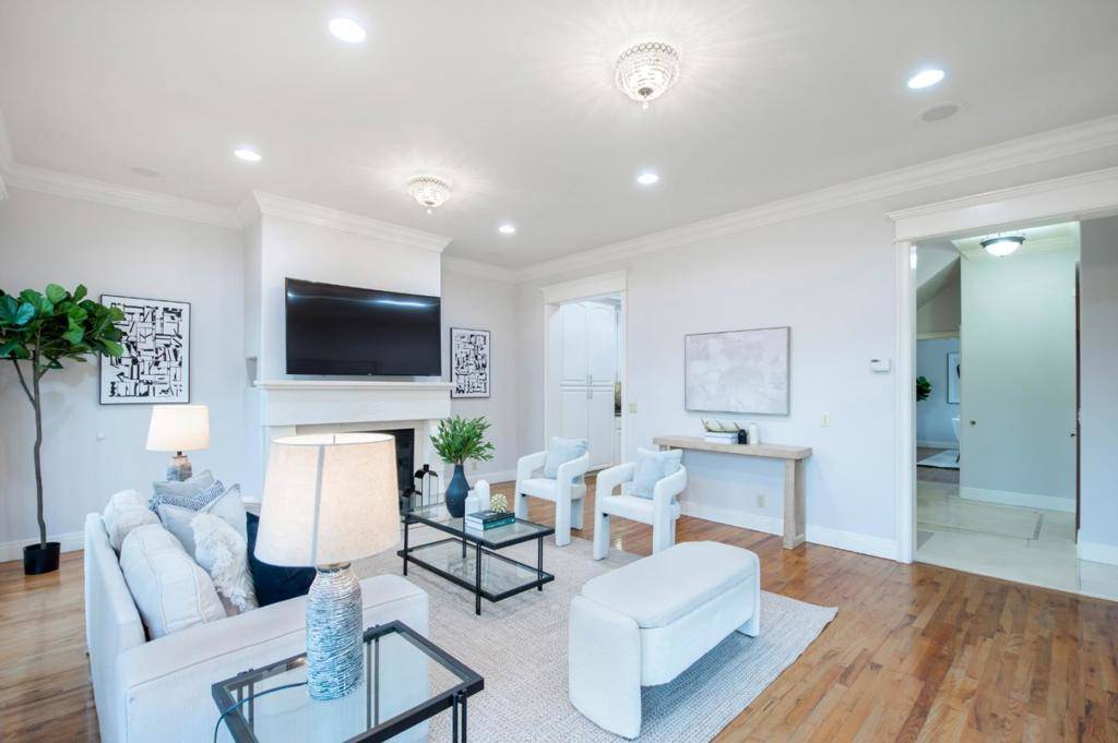 Cupertino, CA 95014,10101 Imperial AVE