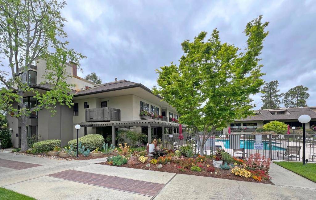 Menlo Park, CA 94025,2140 Santa Cruz AVE #A303