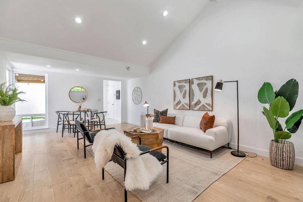 Cupertino, CA 95014,10865 Sweet Oak ST