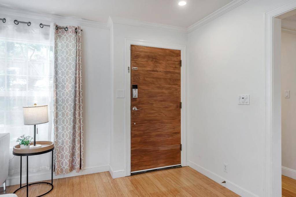 San Carlos, CA 94070,204 Manor DR