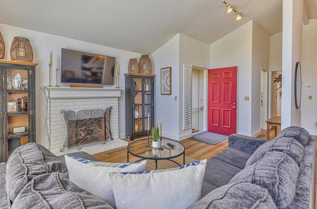 Carmel, CA 93923,3850 Rio RD #63