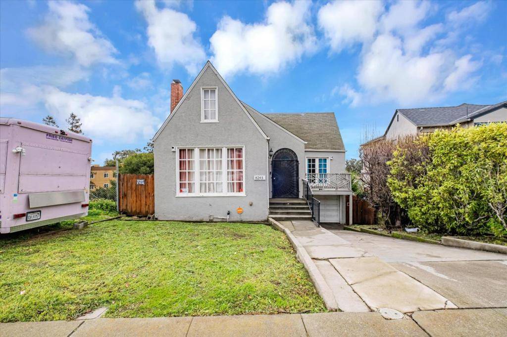 Oakland, CA 94605,8245 Golf Links RD