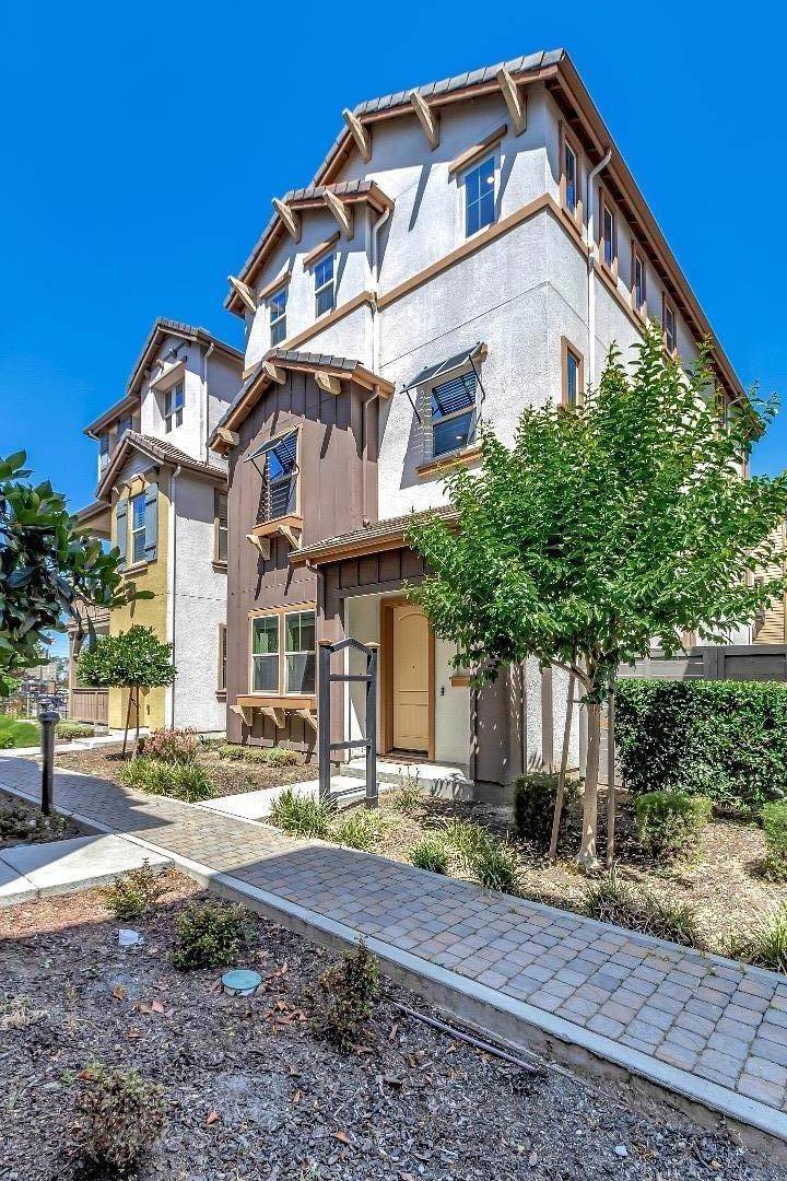 Milpitas, CA 95035,1527 Hidden Creek LN