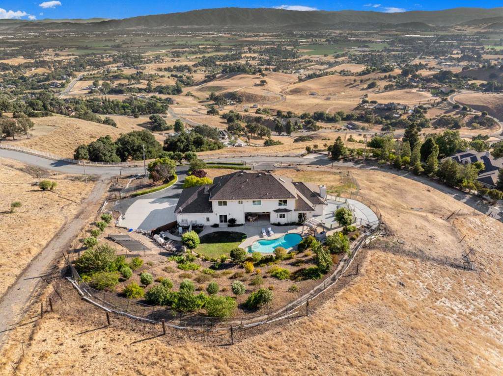Gilroy, CA 95020,2551 Butch DR