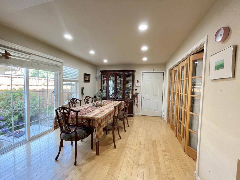 Palo Alto, CA 94306,2801 Waverley ST