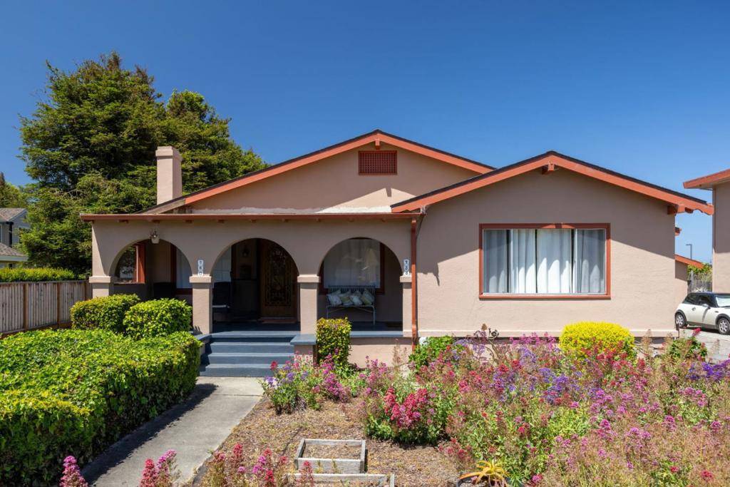 Half Moon Bay, CA 94019,740 Purissima ST