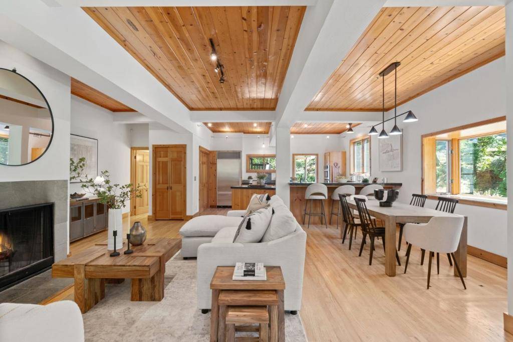 Redwood City, CA 94062,279 Sylvan WAY