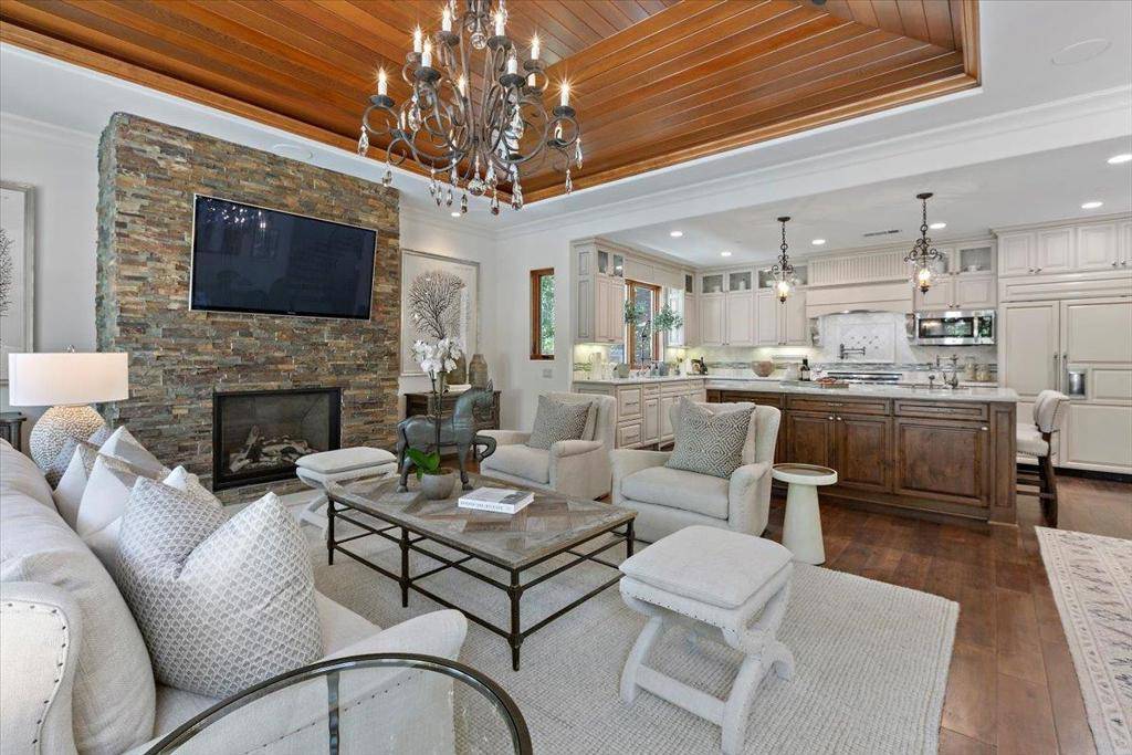 Menlo Park, CA 94025,360 Claire PL