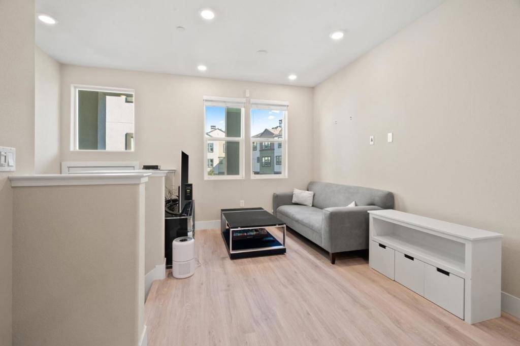 Milpitas, CA 95035,1470 Cherry CIR