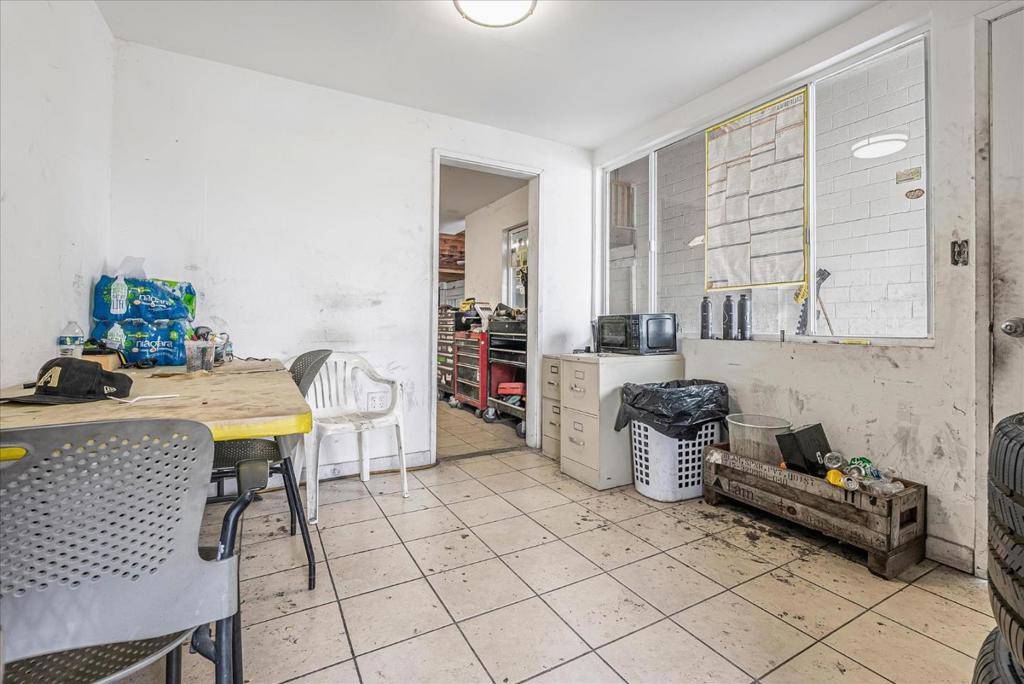 Oakland, CA 94608,3038 Market ST