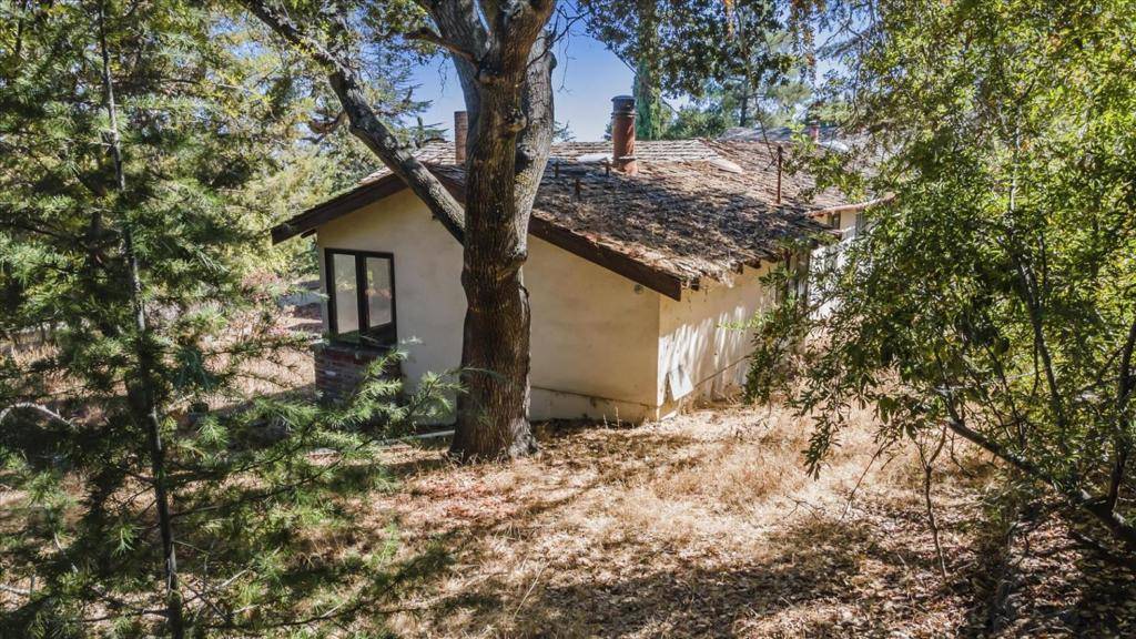 Los Altos Hills, CA 94024,11090 Mora DR