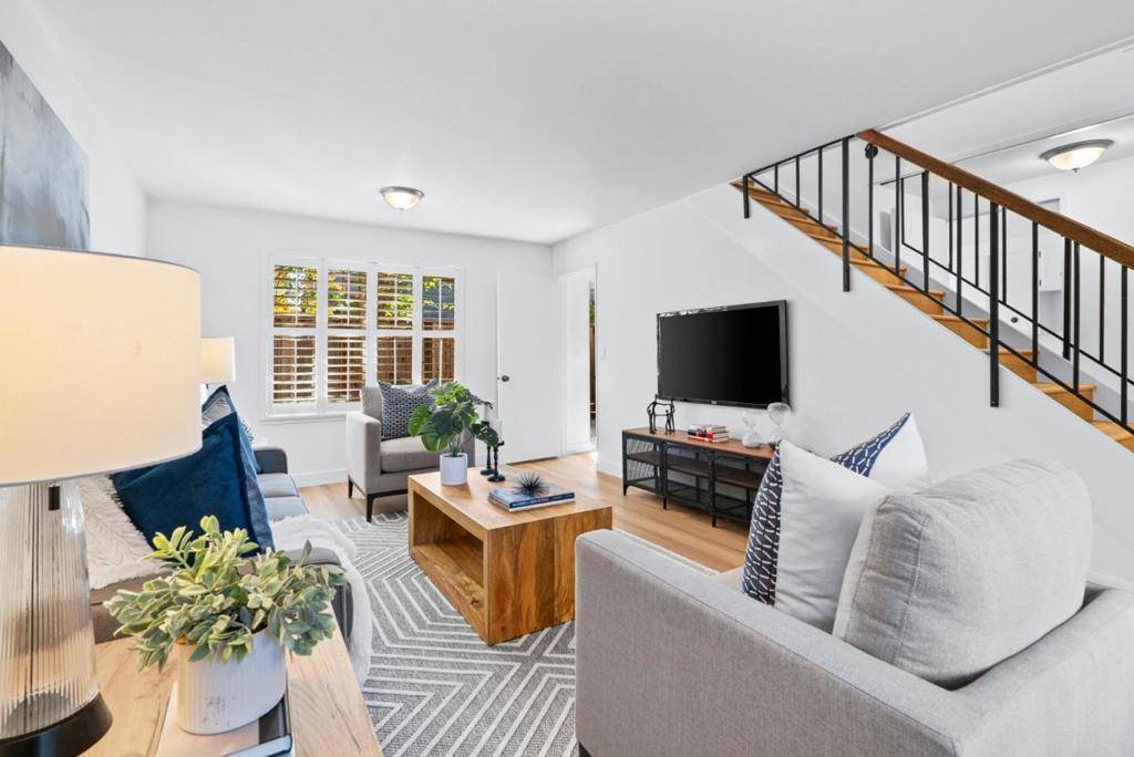 Los Gatos, CA 95032,208 Elm Wood CT