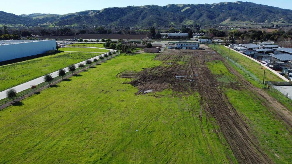 Gilroy, CA 95020,5680 Monterey RD