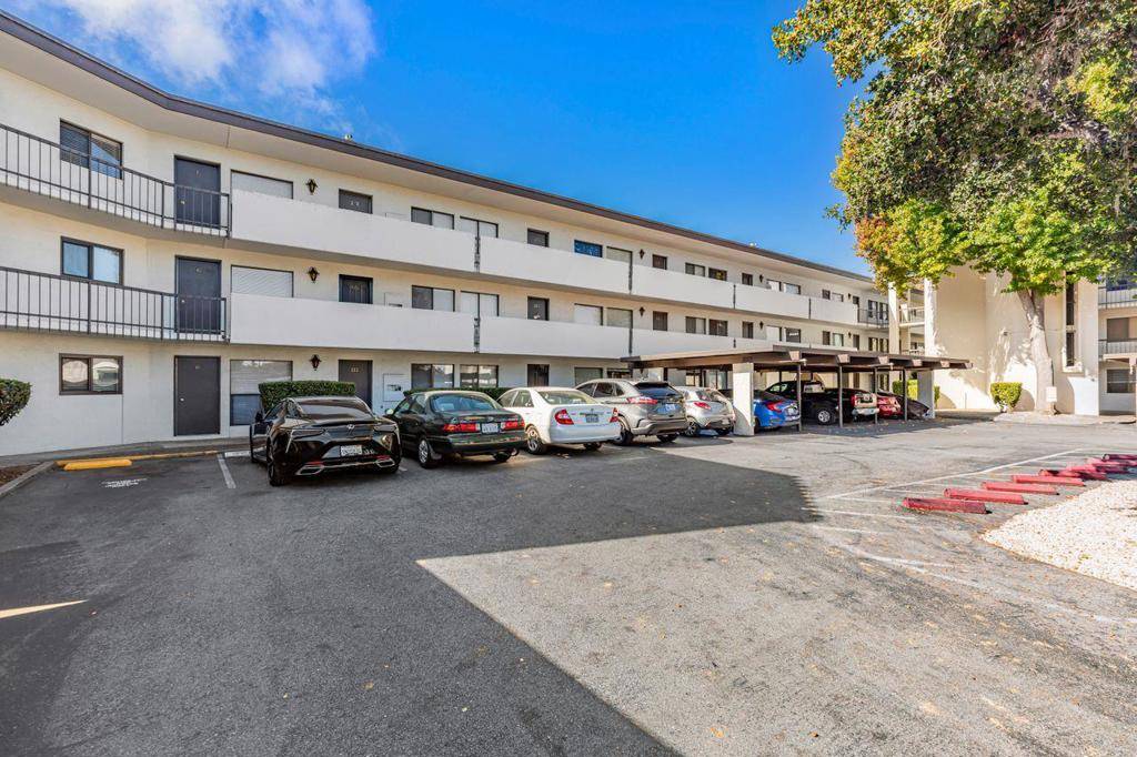 Monterey, CA 93940,500 Glenwood CIR #214