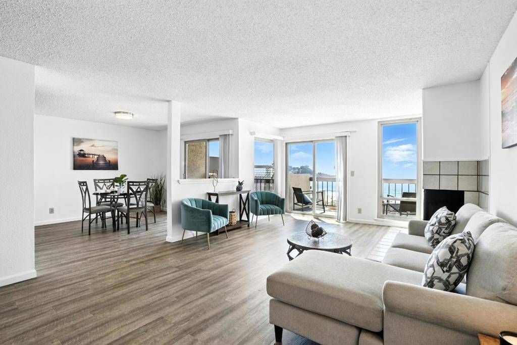 Pacifica, CA 94044,451 Roberts RD