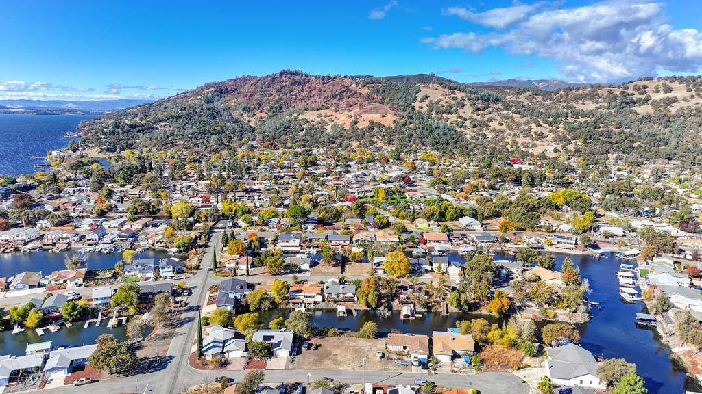 Clearlake Oaks, CA 95423,613 Bass LN
