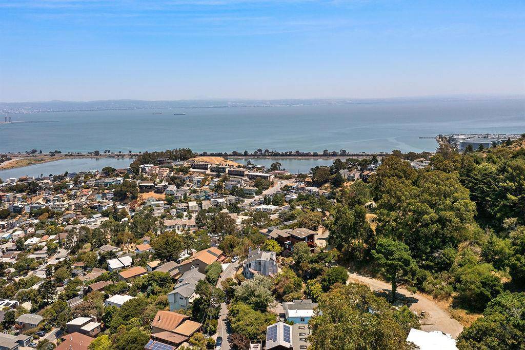 Brisbane, CA 94005,434 Kings RD