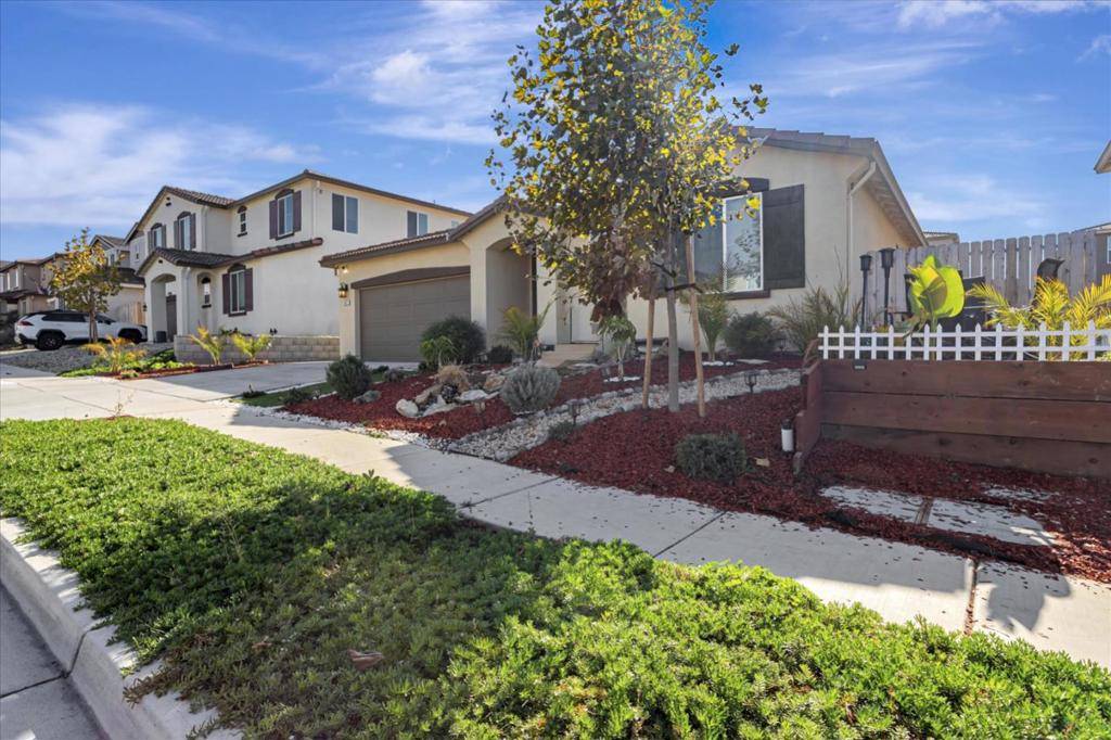 Hollister, CA 95023,2051 Rosewood DR