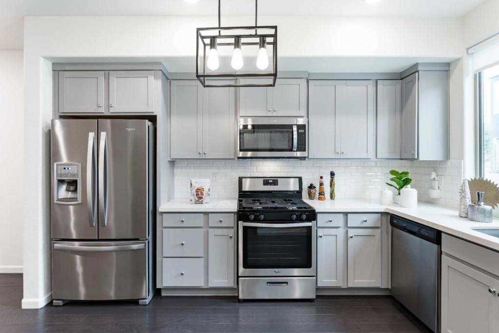 Hayward, CA 94544,25353 Custom DR