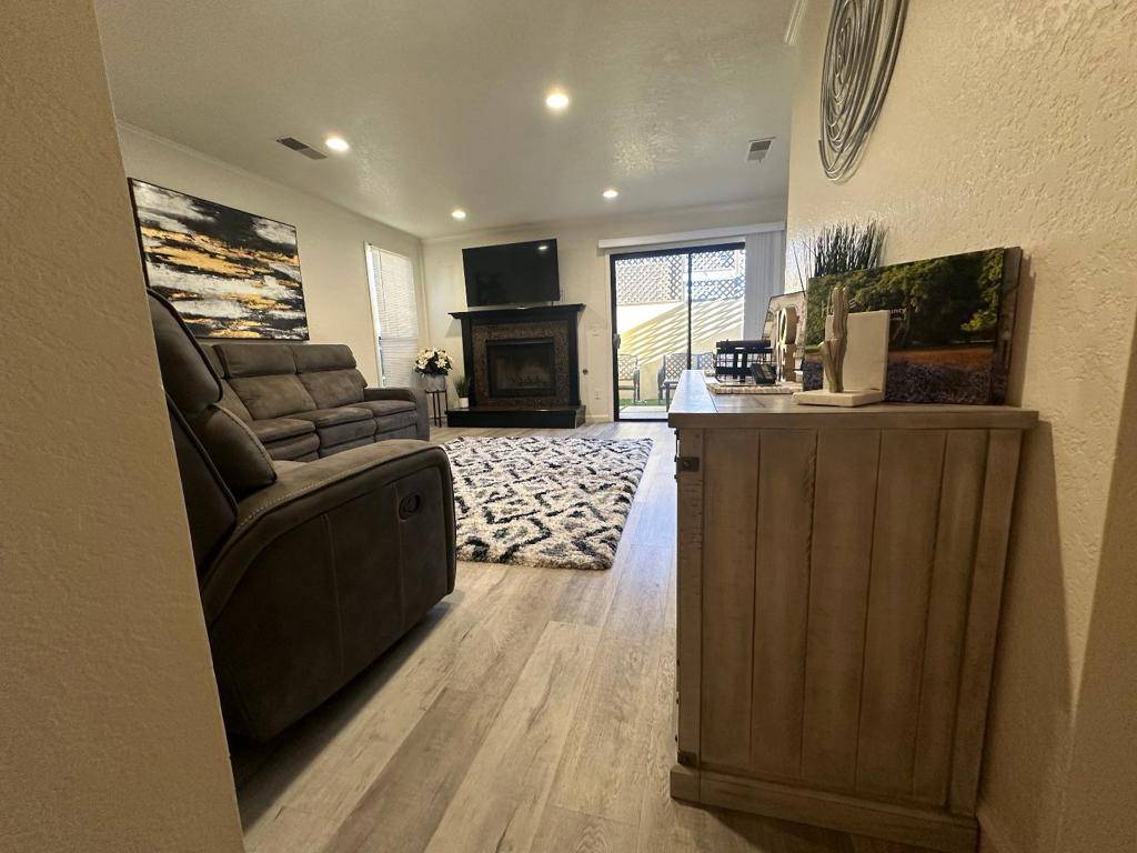 Salinas, CA 93901,1067 Padre DR #1