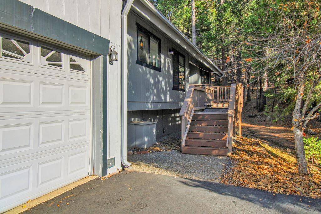 Murphys, CA 95247,607 Dogwood DR