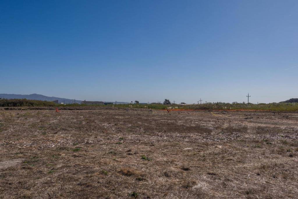 Moss Beach, CA 94038,382 Airport ST