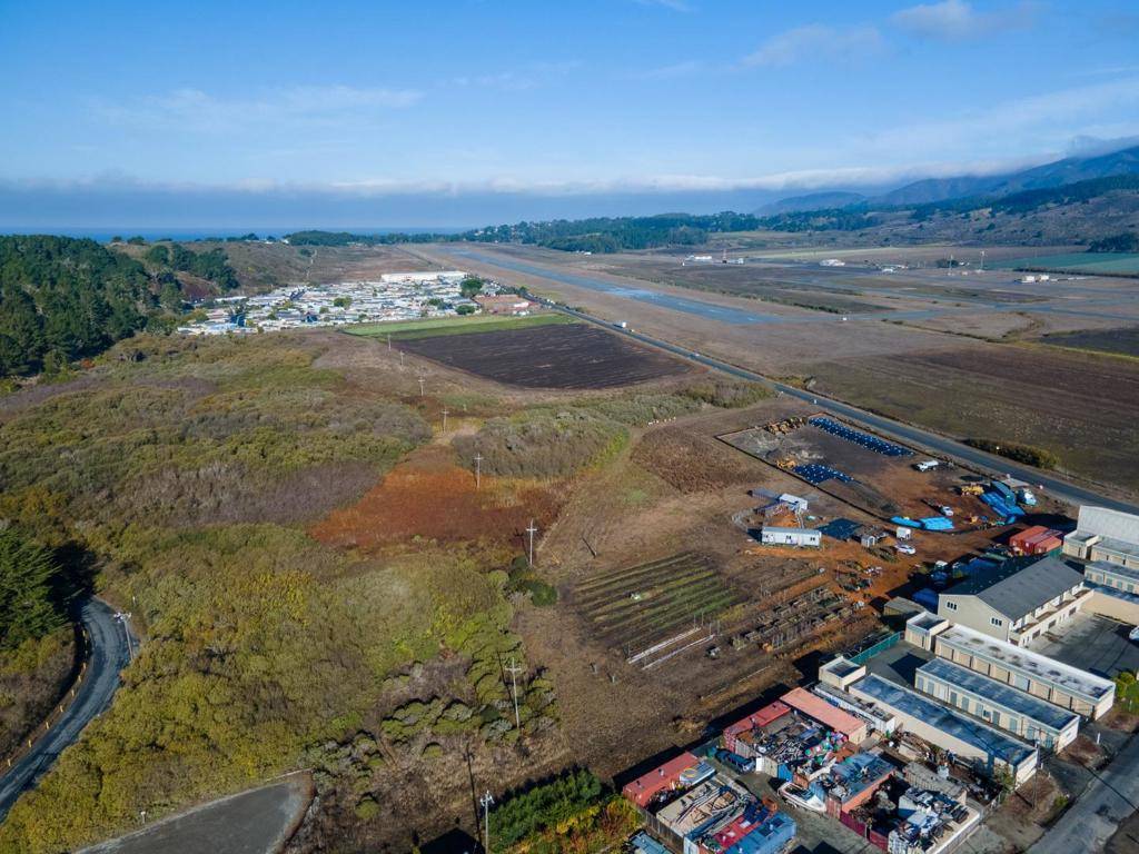 Moss Beach, CA 94038,Airport ST