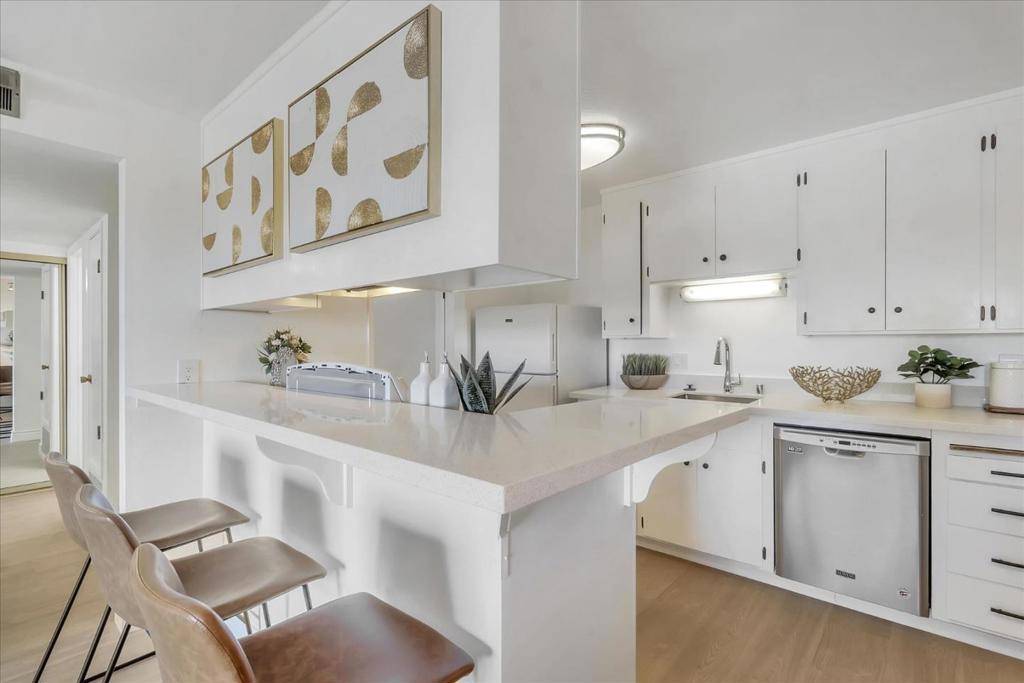 Redwood City, CA 94061,1458 Hudson ST #310