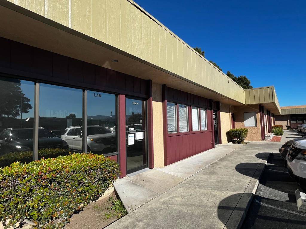 Salinas, CA 93906,1326 Natividad RD #A2