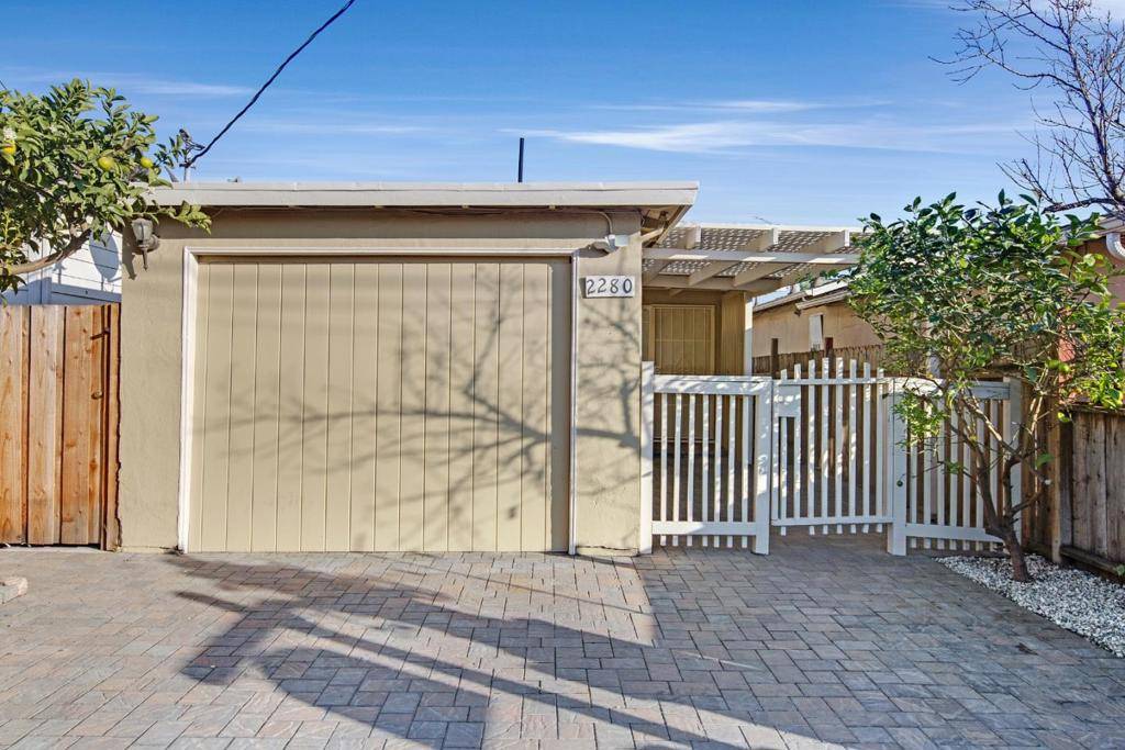 East Palo Alto, CA 94303,2280 Glen WAY
