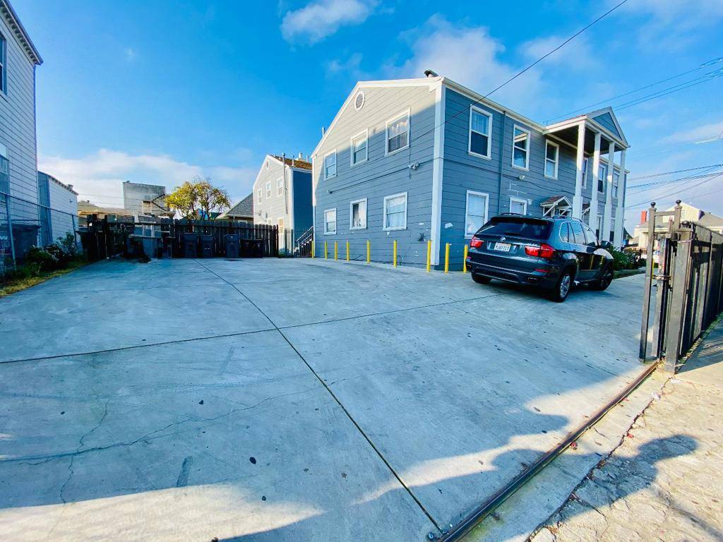 Oakland, CA 94606,Address not disclosed