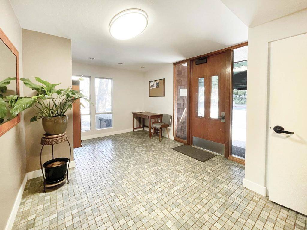 Oakland, CA 94611,127 Bayo Vista AVE #205