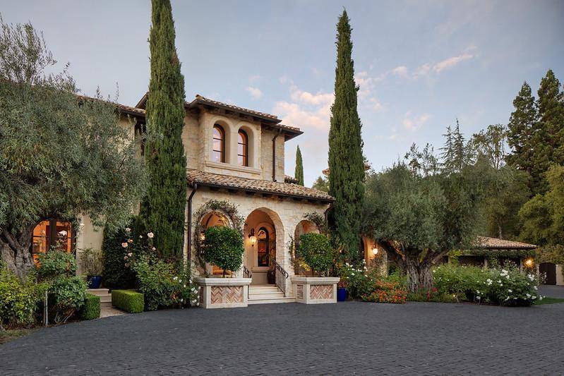 Atherton, CA 94027,35 Barry LN