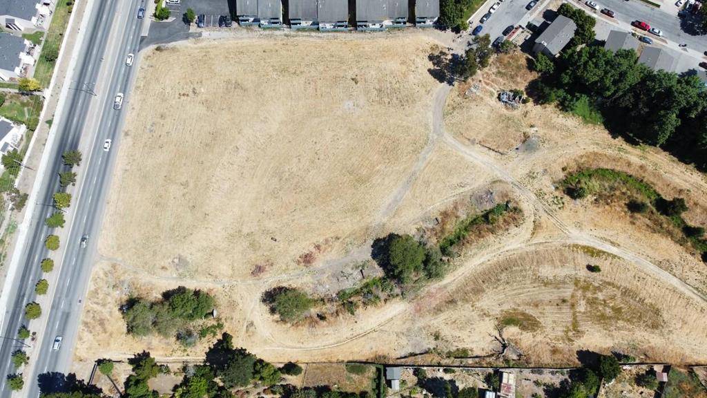 Salinas, CA 93905,11 Hill CIR