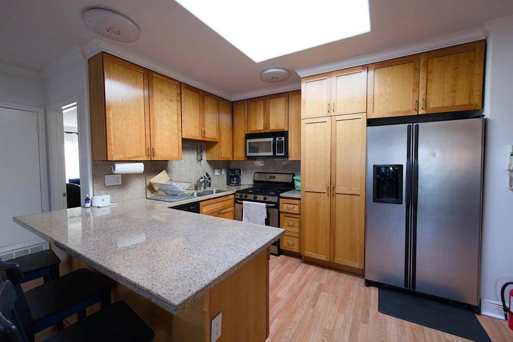 Oakland, CA 94606,1515 14th AVE #406