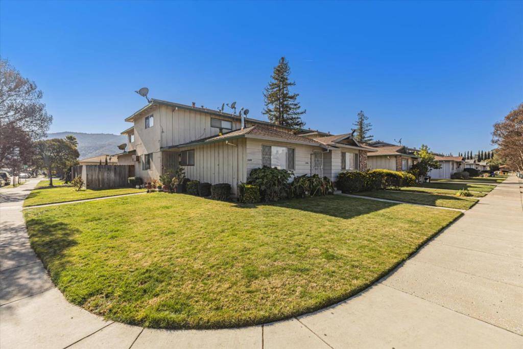 Gilroy, CA 95020,1210 Juniper DR