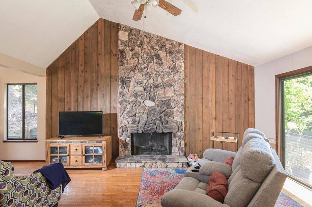 Morgan Hill, CA 95037,15223 Perry LN