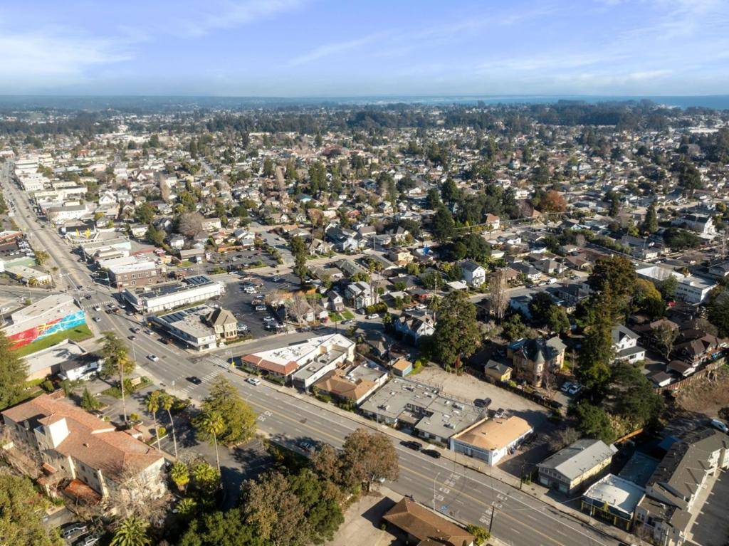 Santa Cruz, CA 95062,526540 Soquel AVE