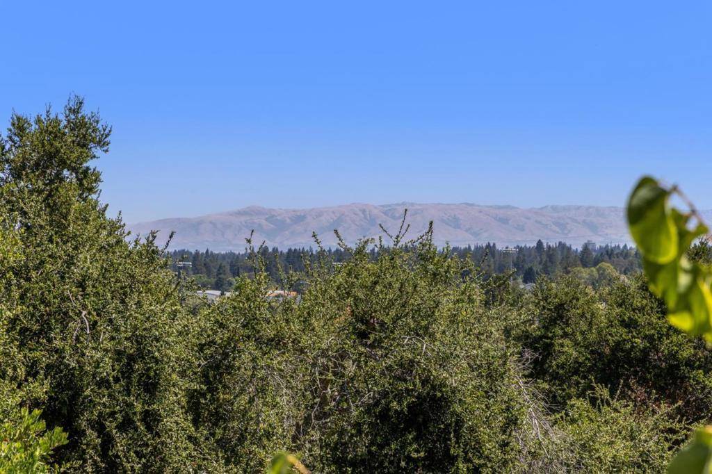 Woodside, CA 94062,941 High RD
