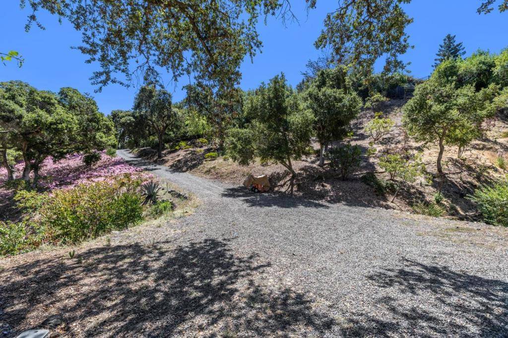 Woodside, CA 94062,941 High RD