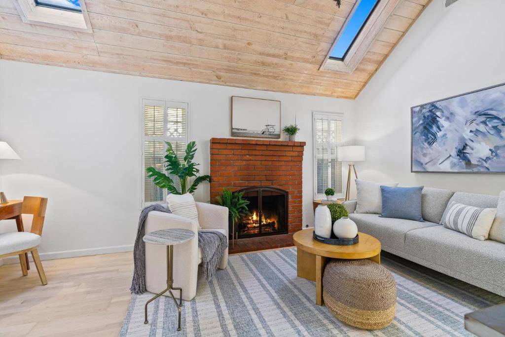 Santa Cruz, CA 95060,215 Dufour ST